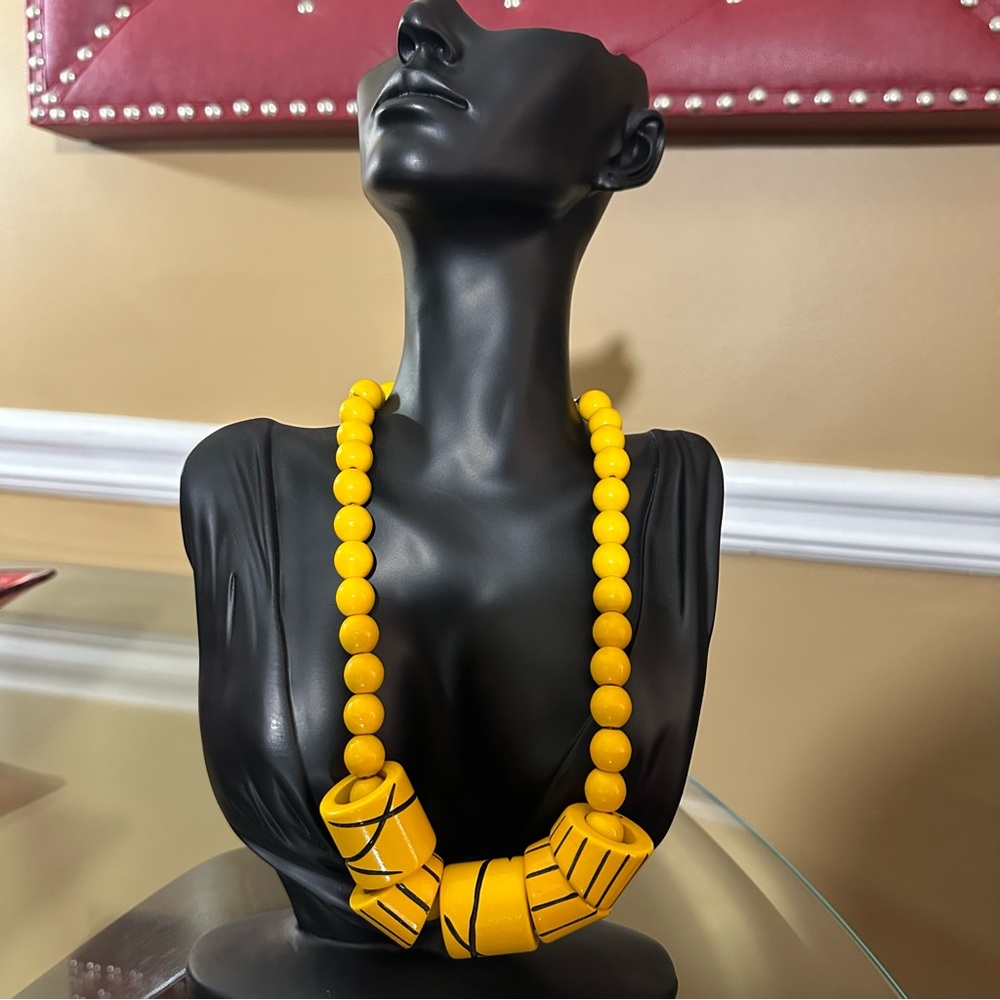Vintage yellow and back wooden bead necklace